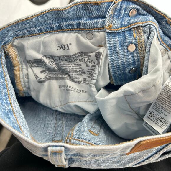 Women's 501 Levi's '81 Striped Denim High Rise Tapered Leg Mom Jeans A46990006 - Picture 6 of 11